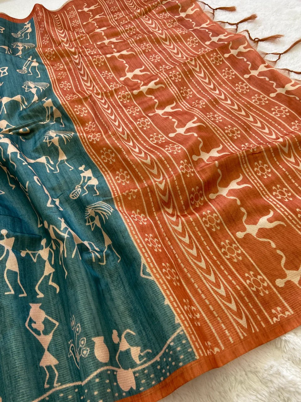 SOFT TUSSAR SILK SAREE WITH BEAUTIFUL PRINT WITH ATTRACTIVE PALLU AND CONTRAST PALLU  WITH TASSAL