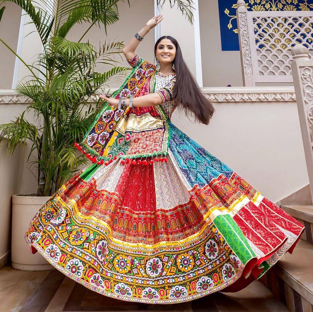 RED WHITE Lehenga Choli With Mirror Work And Attached Blue Dupatta