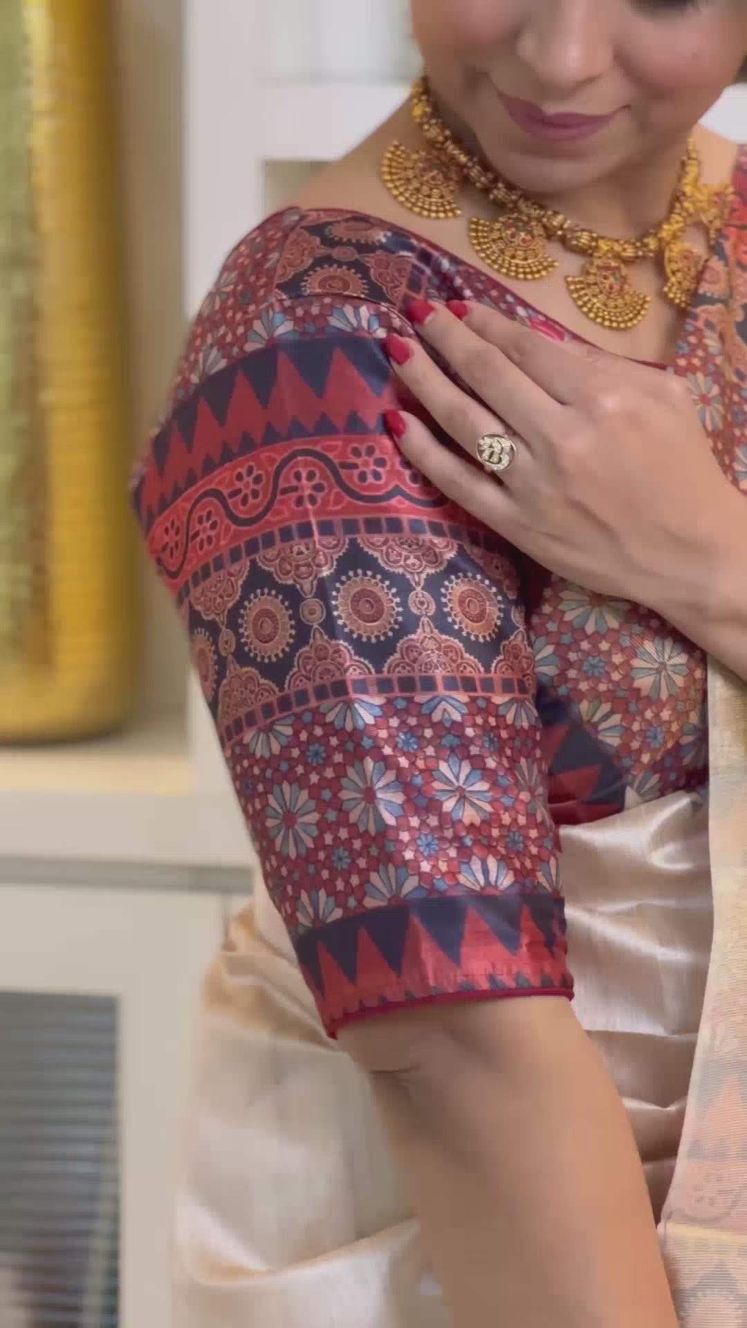 SOFT TUSSAR SILK SAREE WITH BEAUTIFUL PRINT WITH ATTRACTIVE PALLU AND CONTRAST PALLU  WITH TASSAL