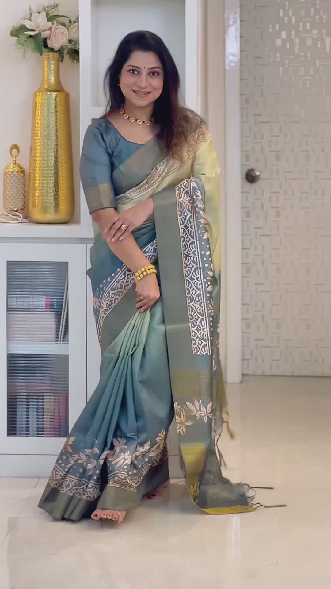 SOFT TUSSAR SILK SAREE WITH BEAUTIFUL PRINT WITH ATTRACTIVE PALLU AND CONTRAST PALLU  WITH TASSAL